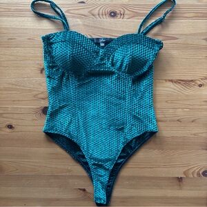 Lulu's Emerald Green Textured Bodysuit, L